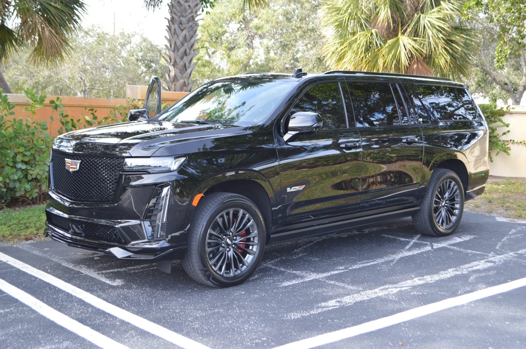 2023 Cadillac Escalade-V 5th Gen - Image 3 of 31