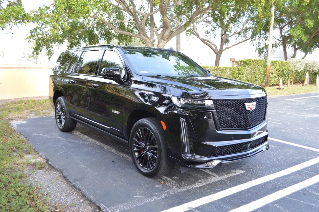 2023 Cadillac Escalade-V 5th Gen - Image 13 of 31