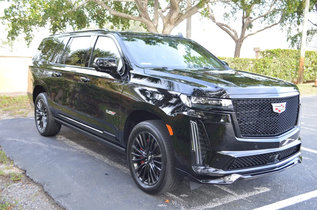 2023 Cadillac Escalade-V 5th Gen - Image 14 of 31