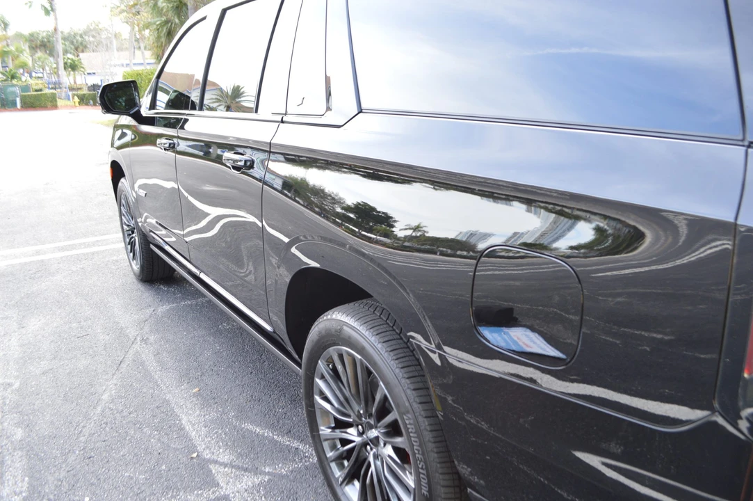 2023 Cadillac Escalade-V 5th Gen - Image 22 of 31