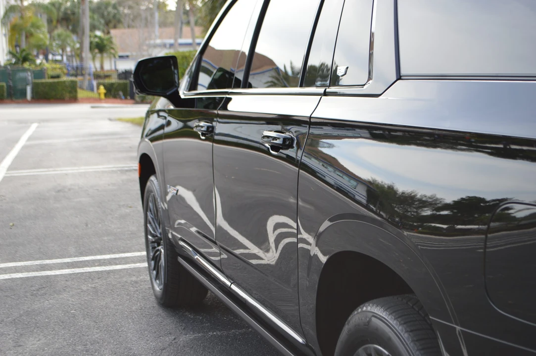 2023 Cadillac Escalade-V 5th Gen - Image 19 of 31