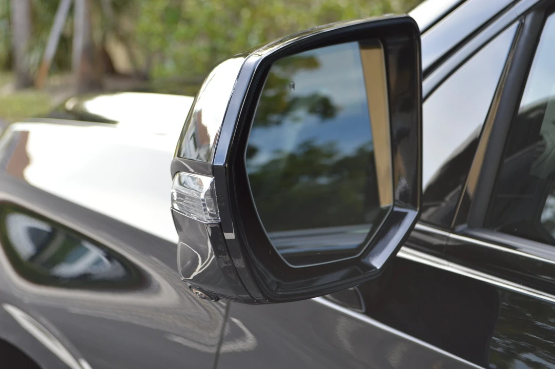 2023 Cadillac Escalade-V 5th Gen - Image 18 of 31