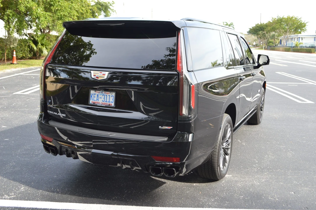 2023 Cadillac Escalade-V 5th Gen - Image 9 of 31