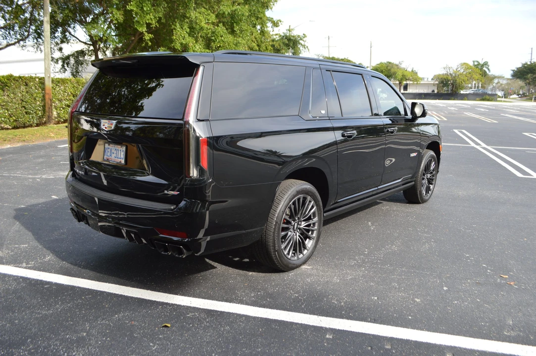 2023 Cadillac Escalade-V 5th Gen - Image 10 of 31