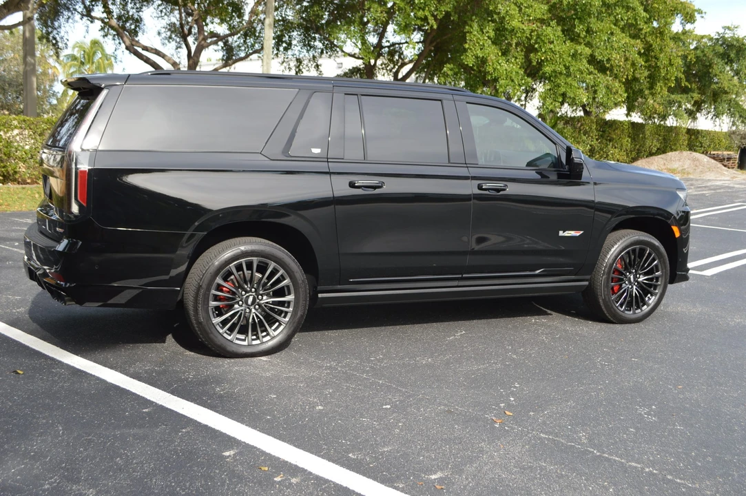 2023 Cadillac Escalade-V 5th Gen - Image 11 of 31