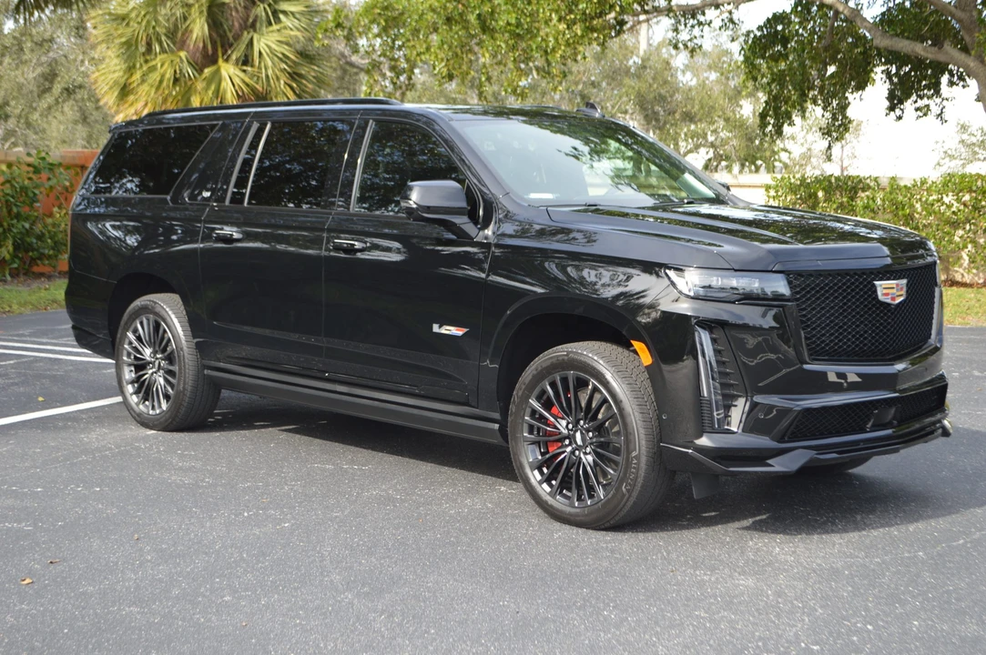 2023 Cadillac Escalade-V 5th Gen - Image 12 of 31