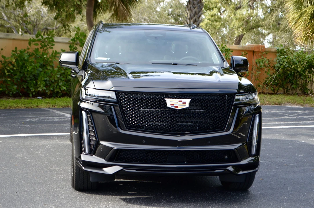 2023 Cadillac Escalade-V 5th Gen - Image 15 of 31