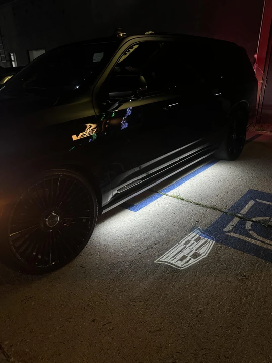2023 Cadillac Escalade-V 5th Gen - Image 29 of 31