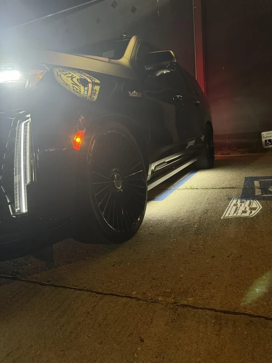 2023 Cadillac Escalade-V 5th Gen - Image 30 of 31