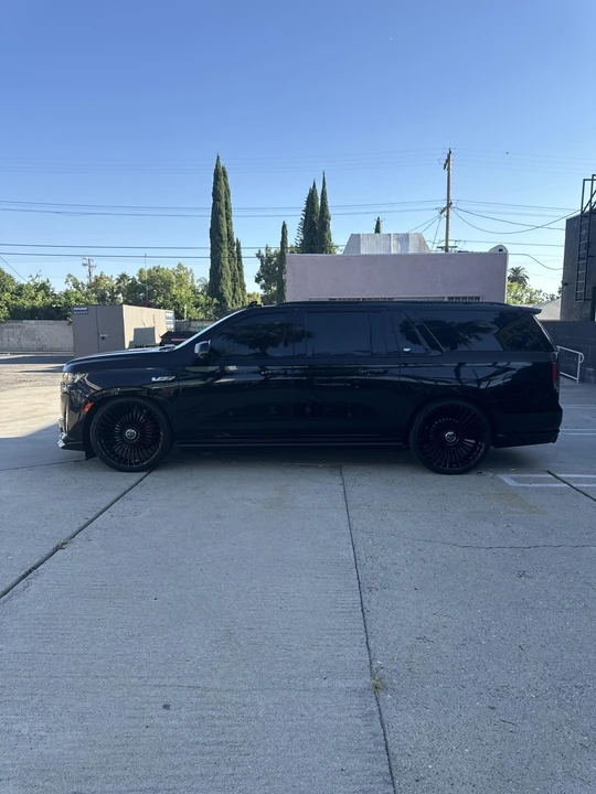 2023 Cadillac Escalade-V 5th Gen - Image 17 of 31