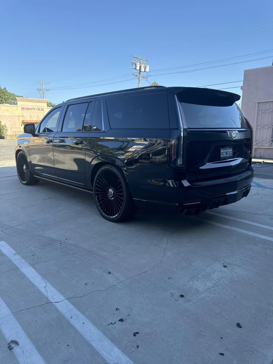 2023 Cadillac Escalade-V 5th Gen - Image 14 of 31