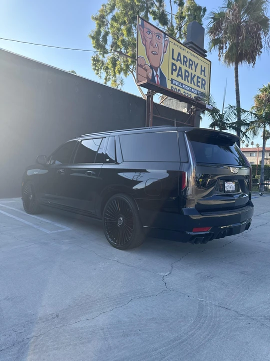 2023 Cadillac Escalade-V 5th Gen - Image 15 of 31