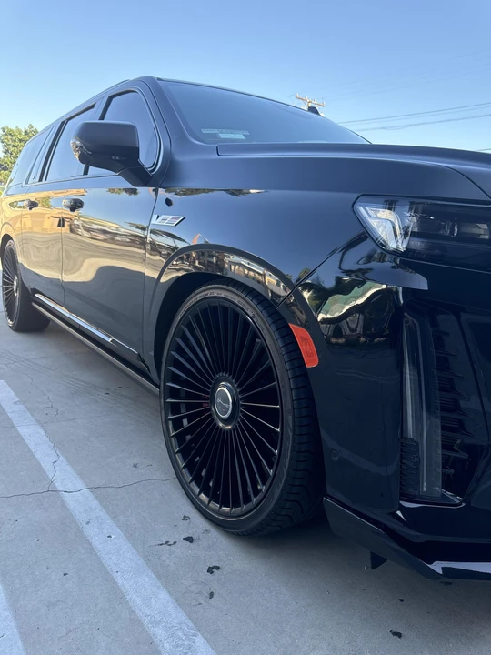 2023 Cadillac Escalade-V 5th Gen - Image 23 of 31