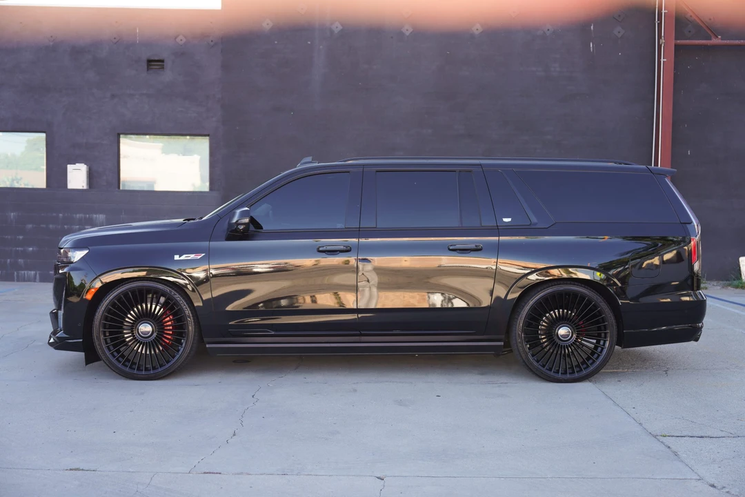2023 Cadillac Escalade-V 5th Gen - Image 16 of 31