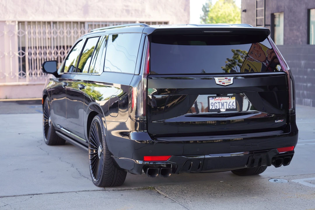 2023 Cadillac Escalade-V 5th Gen - Image 13 of 31