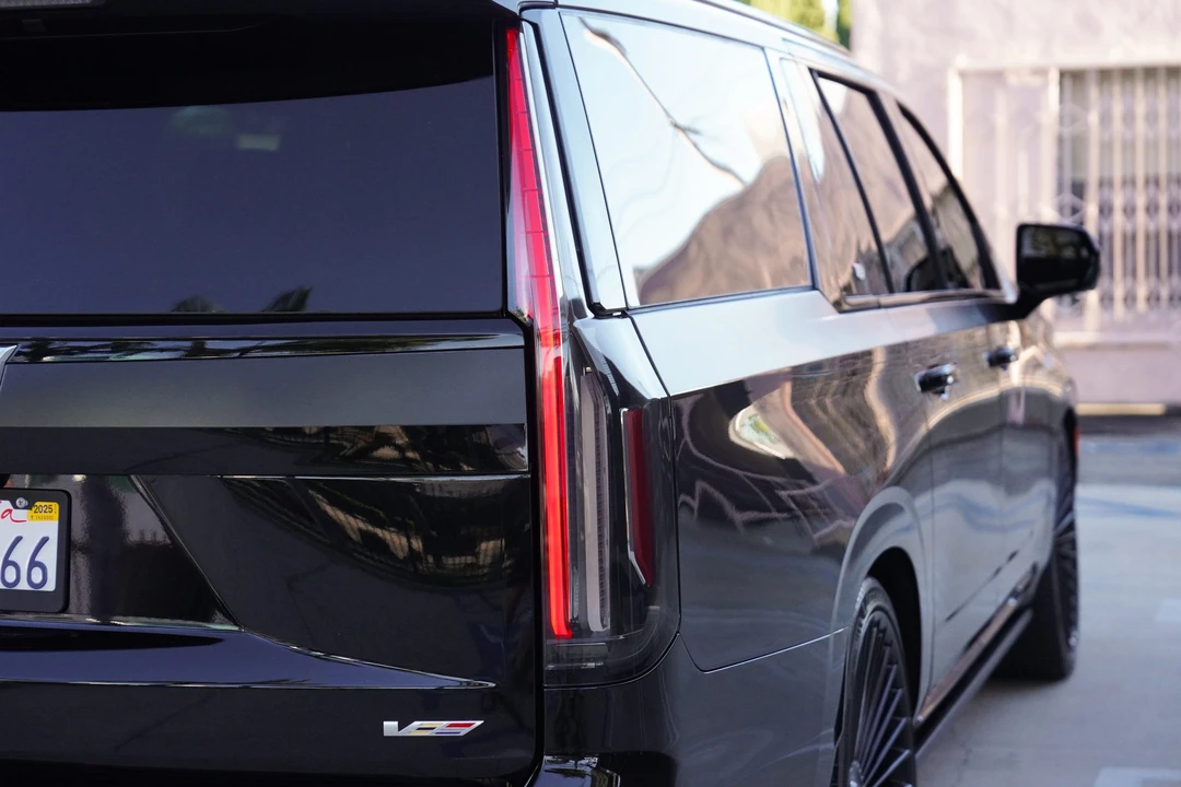 2023 Cadillac Escalade-V 5th Gen - Image 22 of 31