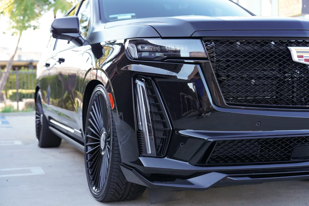 2023 Cadillac Escalade-V 5th Gen - Image 19 of 31