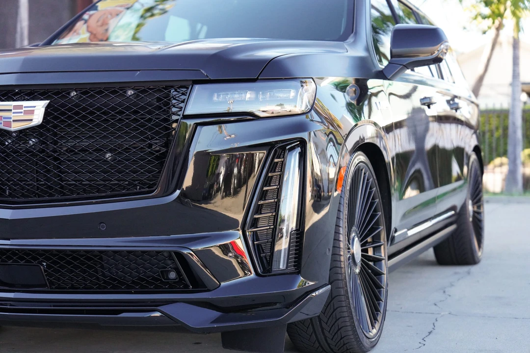 2023 Cadillac Escalade-V 5th Gen - Image 20 of 31