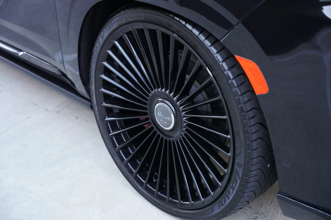 2023 Cadillac Escalade-V 5th Gen - Image 25 of 31