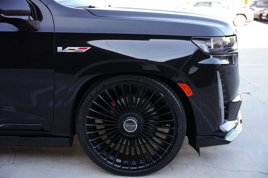 2023 Cadillac Escalade-V 5th Gen - Image 24 of 31