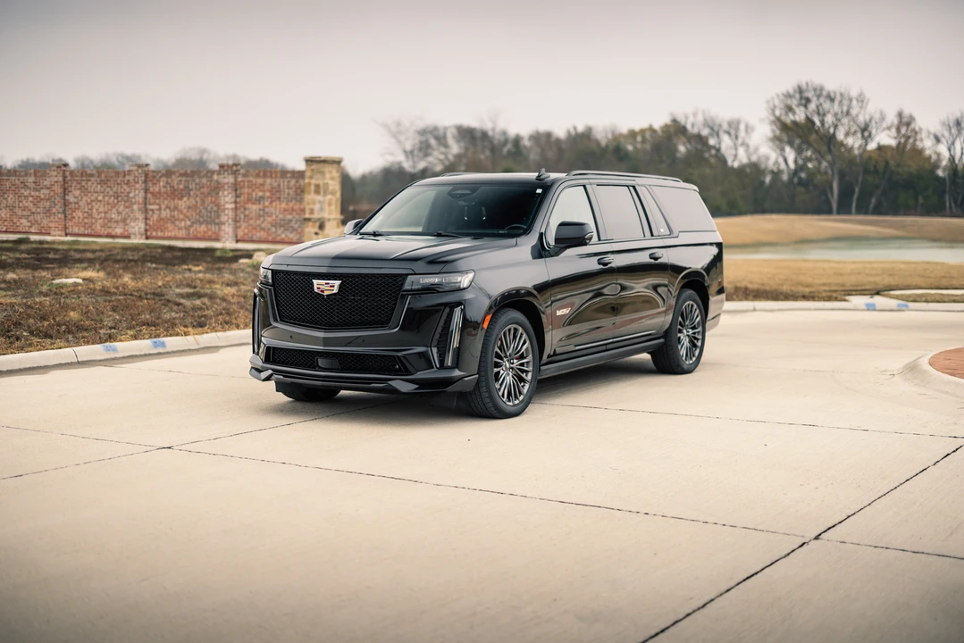 2023 Cadillac Escalade-V 5th Gen - Image 9 of 31