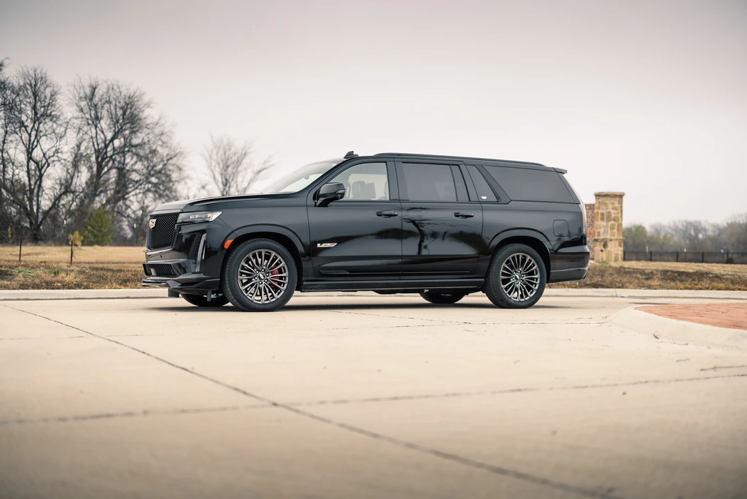 2023 Cadillac Escalade-V 5th Gen - Image 10 of 31