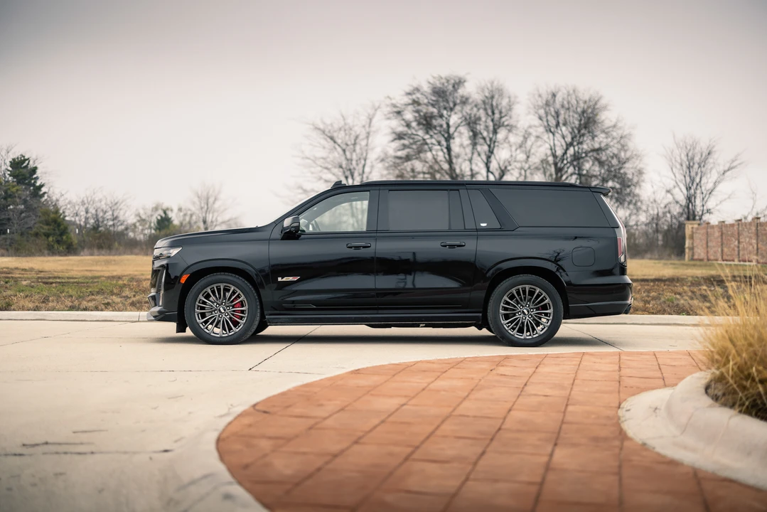 2023 Cadillac Escalade-V 5th Gen - Image 11 of 31