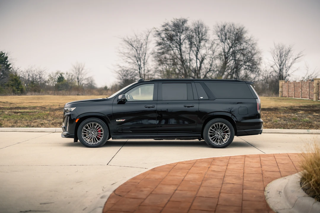 2023 Cadillac Escalade-V 5th Gen - Image 12 of 31