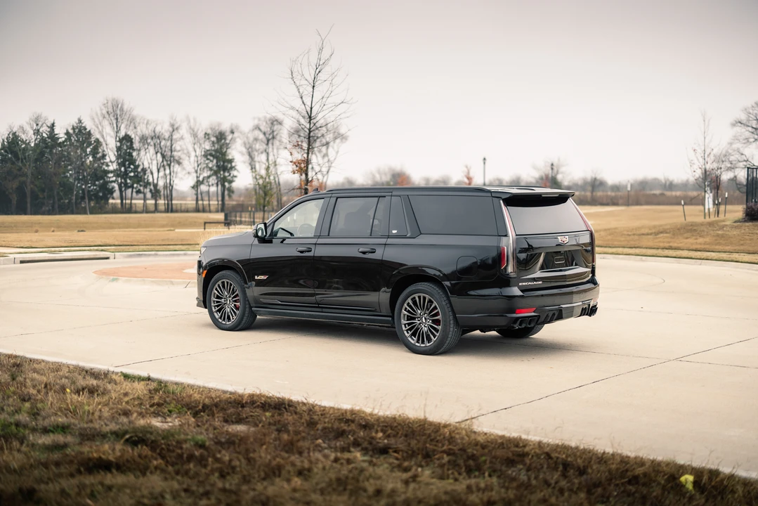 2023 Cadillac Escalade-V 5th Gen - Image 13 of 31