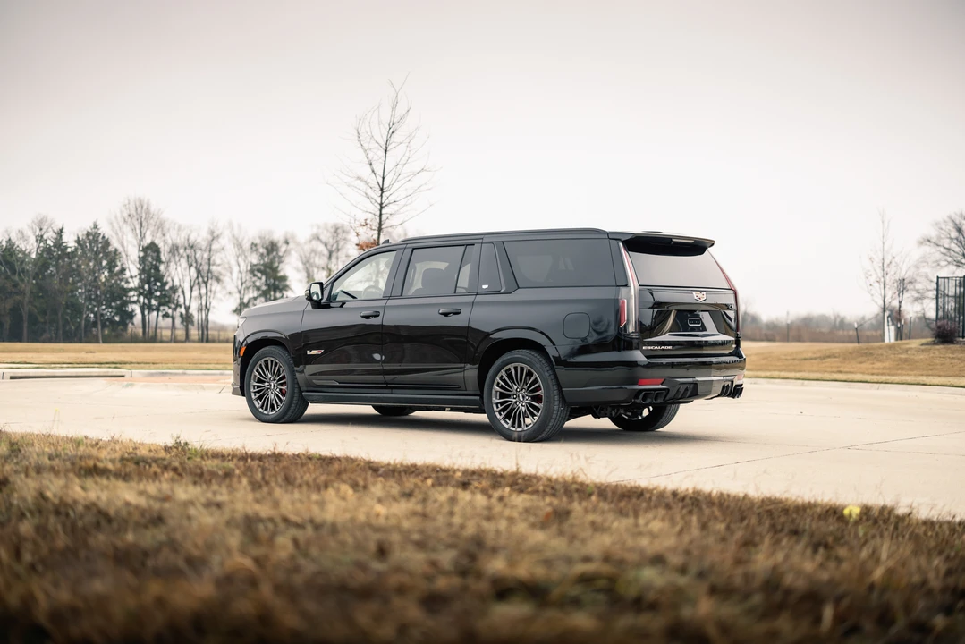 2023 Cadillac Escalade-V 5th Gen - Image 14 of 31