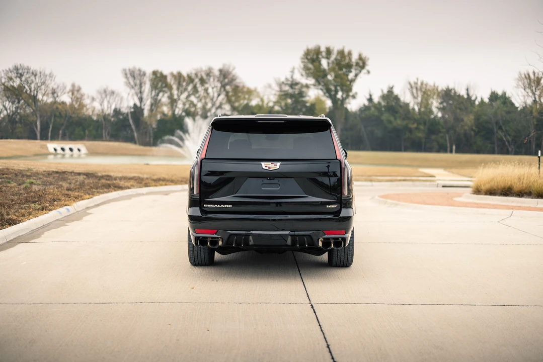 2023 Cadillac Escalade-V 5th Gen - Image 17 of 31