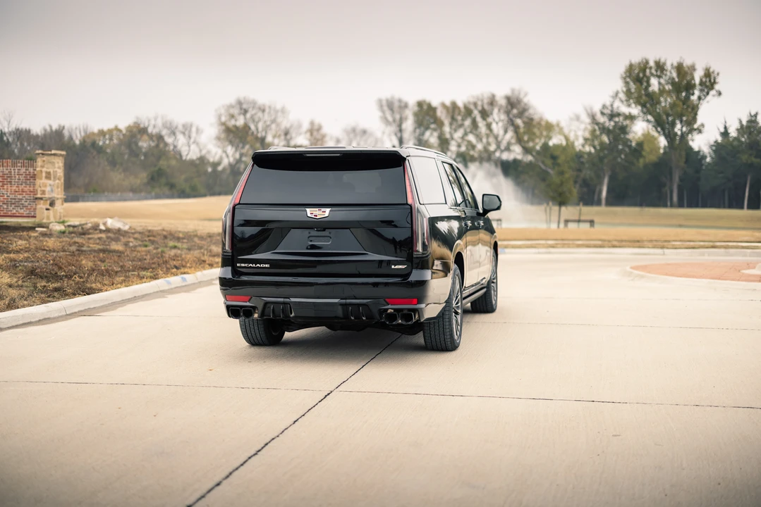 2023 Cadillac Escalade-V 5th Gen - Image 19 of 31