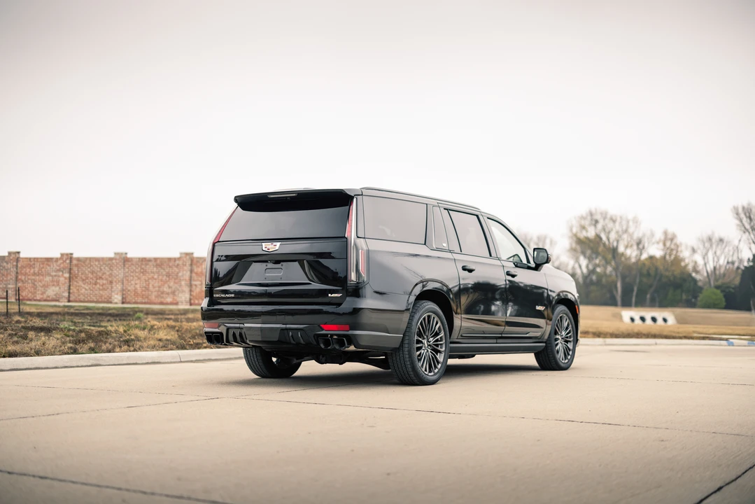 2023 Cadillac Escalade-V 5th Gen - Image 21 of 31