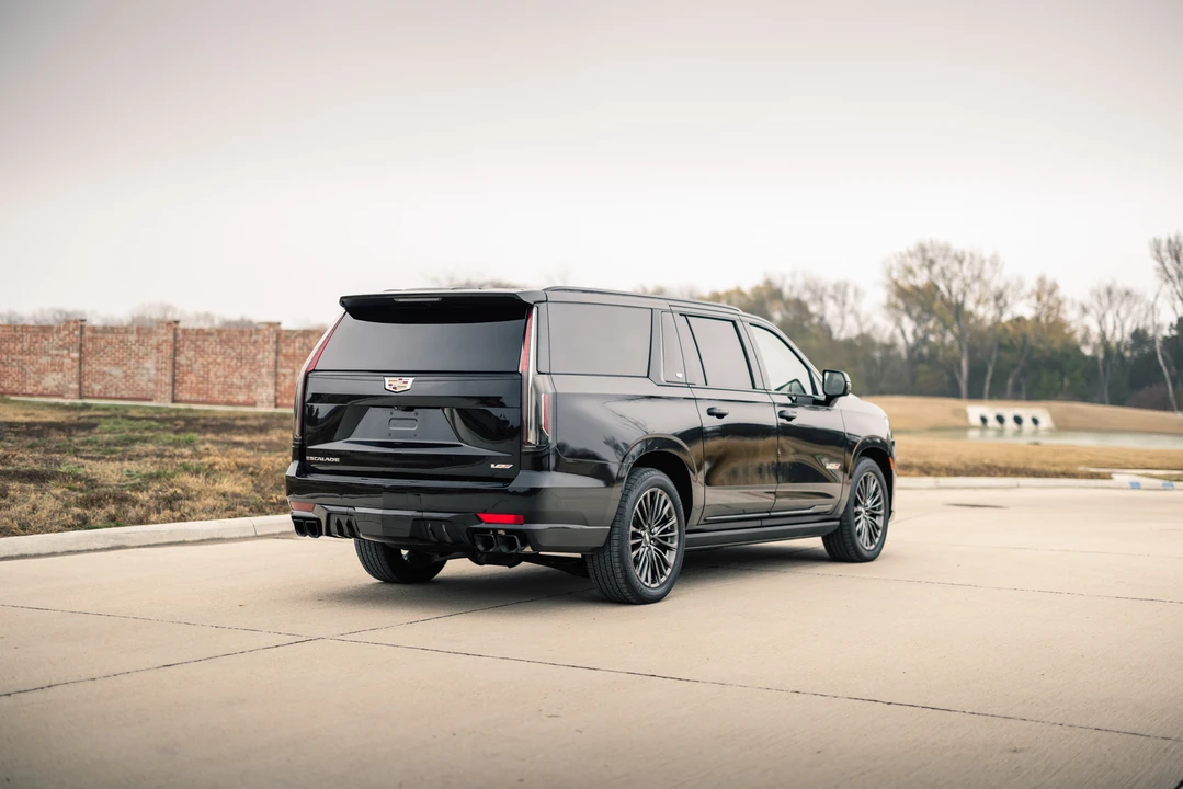 2023 Cadillac Escalade-V 5th Gen - Image 22 of 31