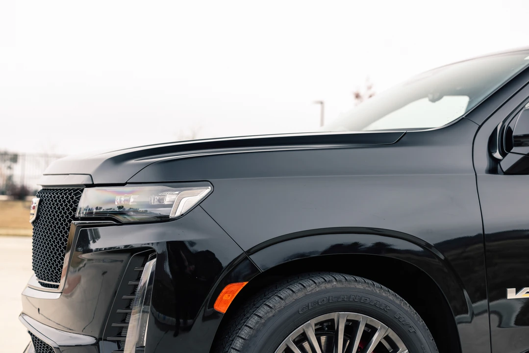 2023 Cadillac Escalade-V 5th Gen - Image 27 of 31