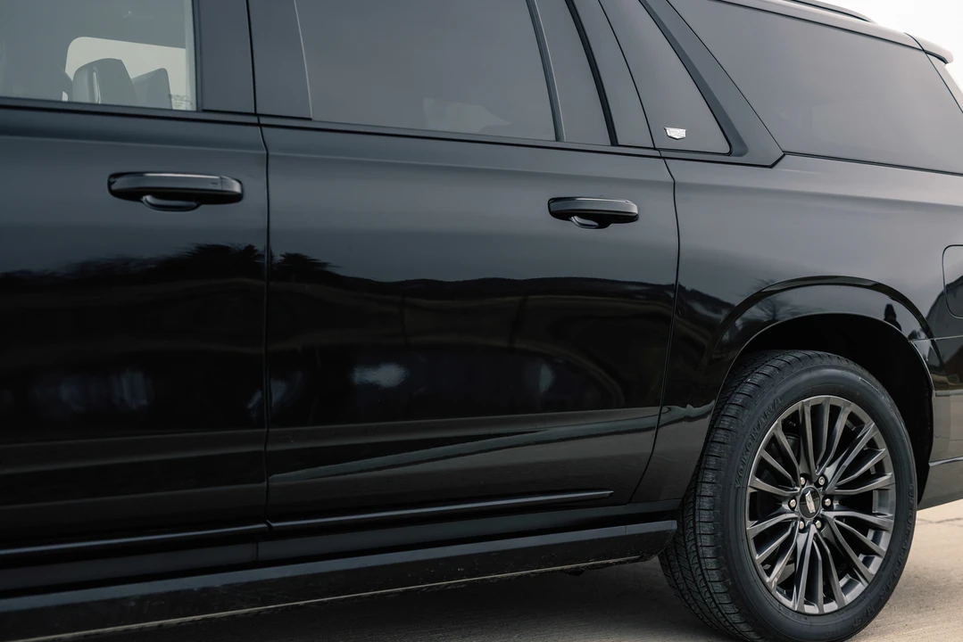 2023 Cadillac Escalade-V 5th Gen - Image 29 of 31