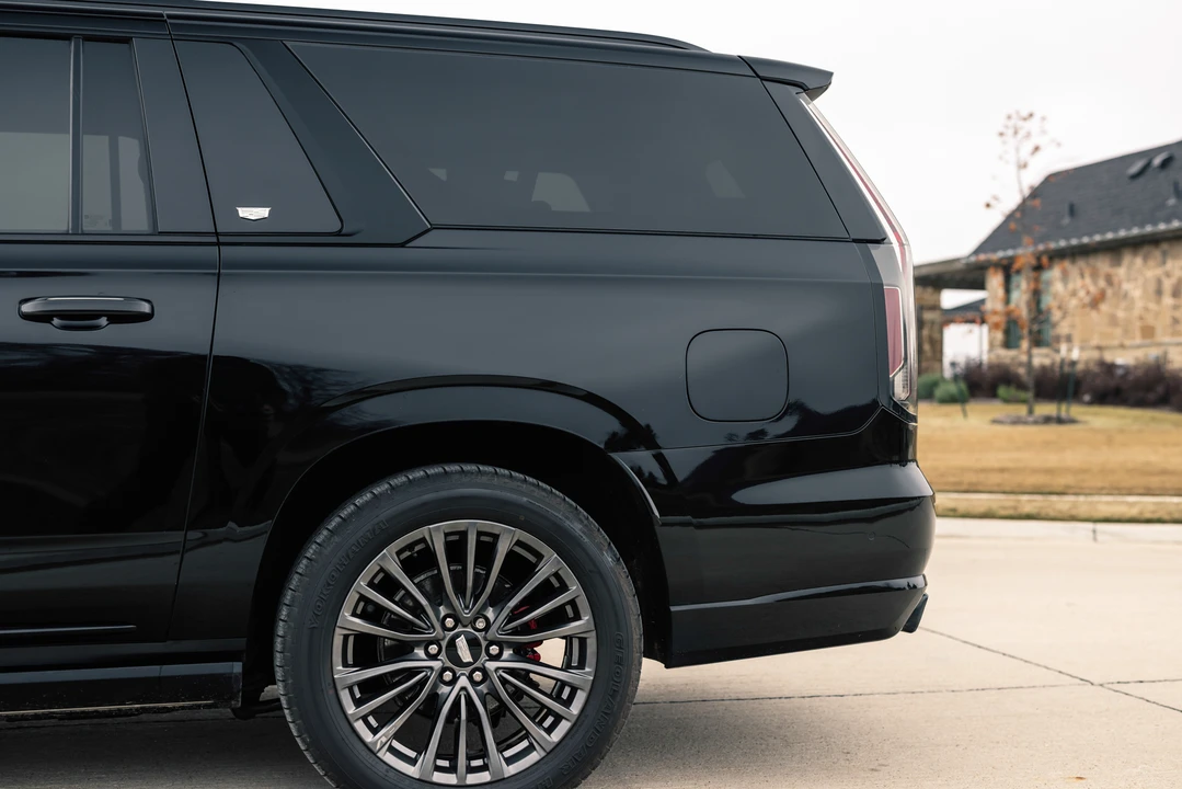 2023 Cadillac Escalade-V 5th Gen - Image 30 of 31