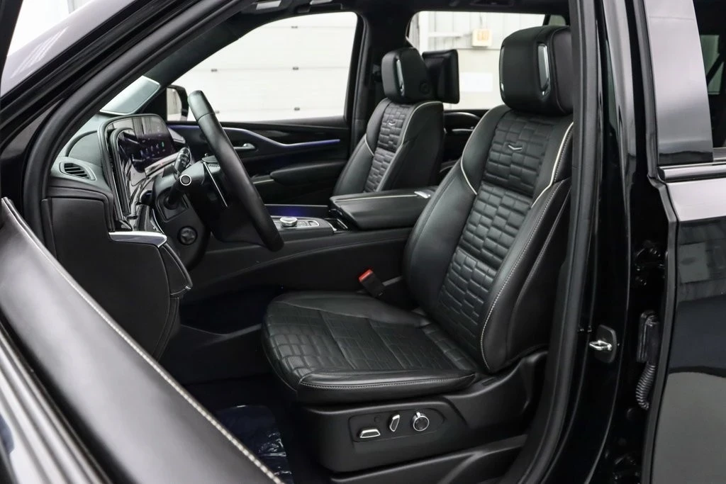 2023 Cadillac Escalade-V 5th Gen - Image 17 of 21