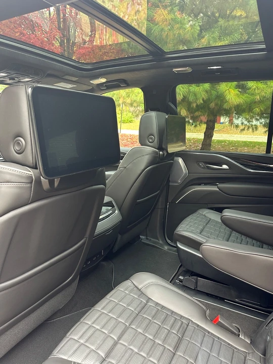 2023 Cadillac Escalade-V 5th Gen - Image 15 of 21