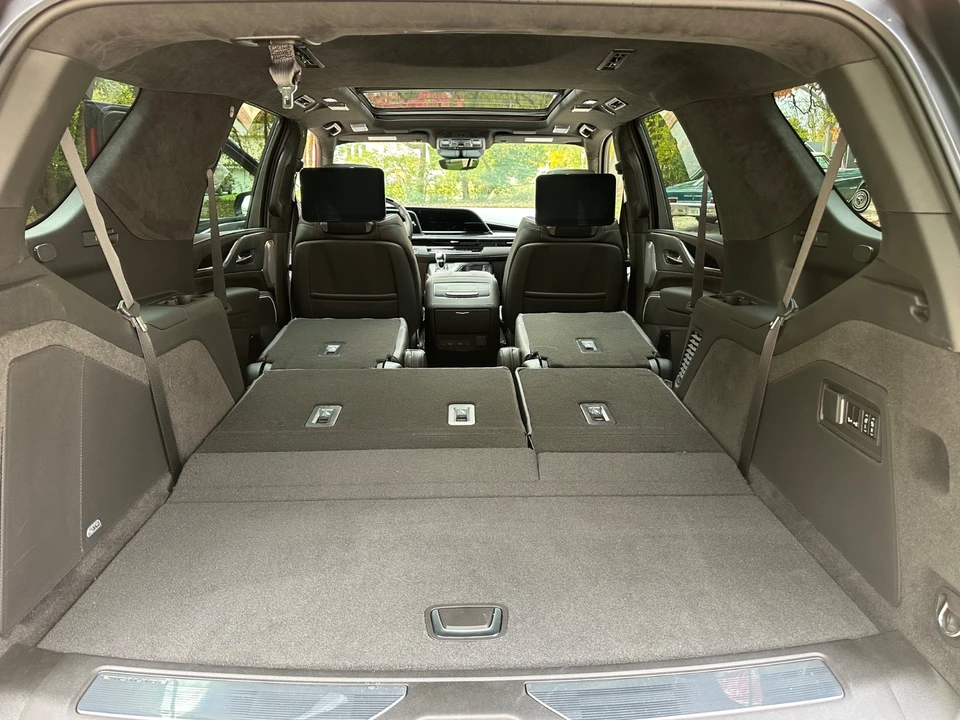 2023 Cadillac Escalade-V 5th Gen - Image 14 of 21