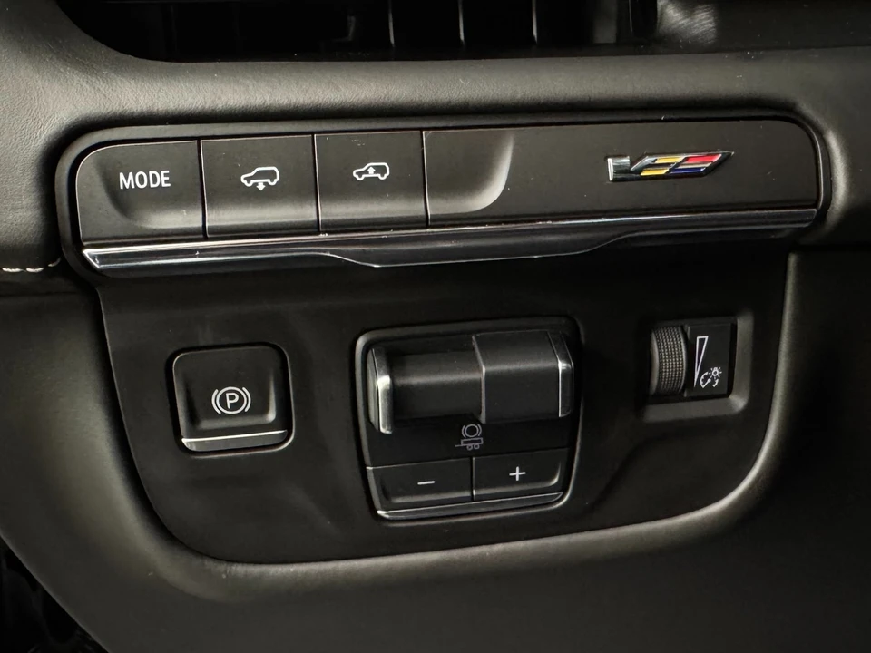 2023 Cadillac Escalade-V 5th Gen - Image 17 of 21