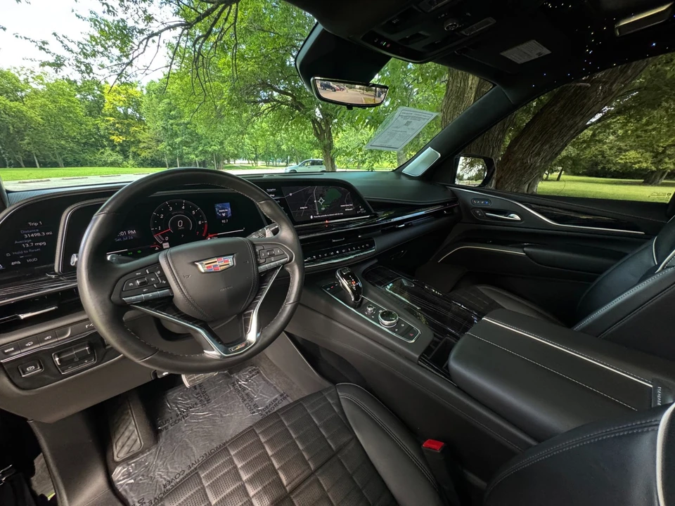2023 Cadillac Escalade-V 5th Gen - Image 10 of 12