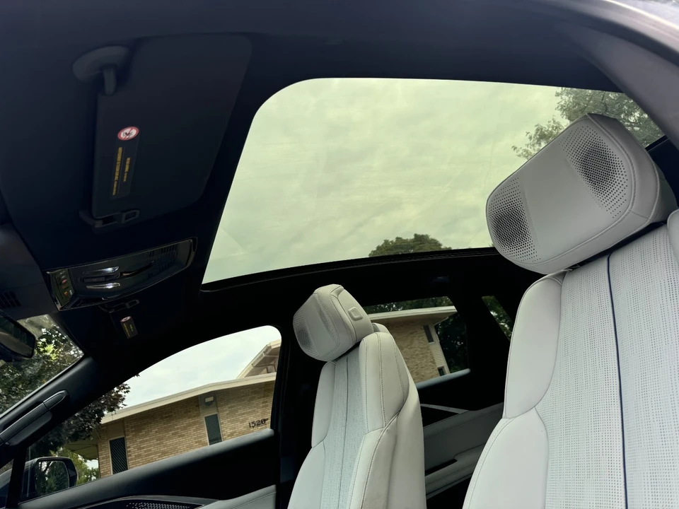 2023 Cadillac Lyriq - Image 12 of 21