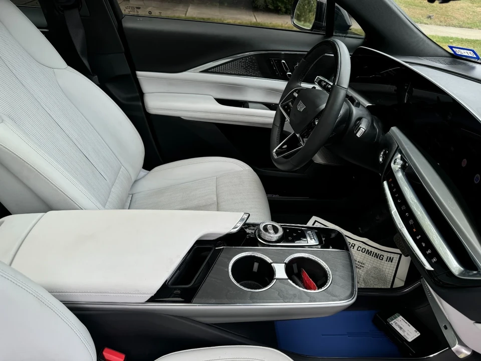 2023 Cadillac Lyriq - Image 19 of 21