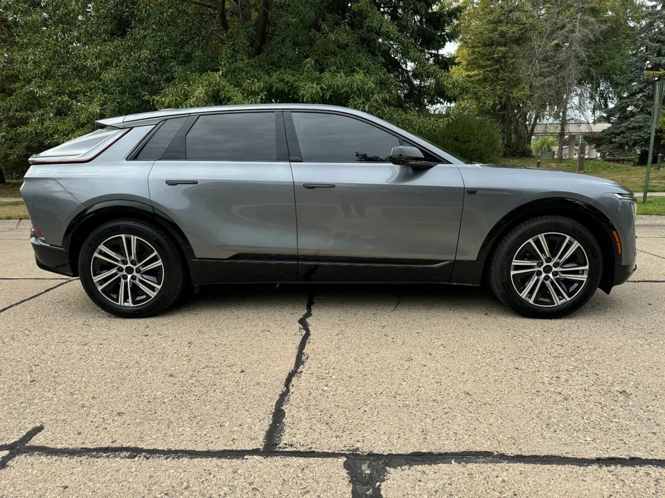 2023 Cadillac Lyriq - Image 3 of 21