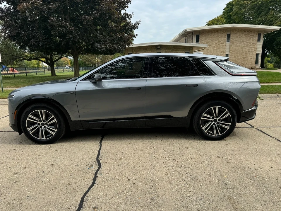2023 Cadillac Lyriq - Image 7 of 21