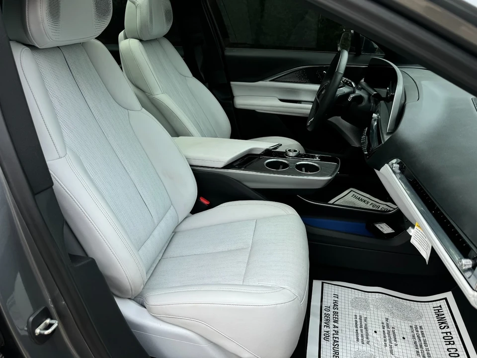 2023 Cadillac Lyriq - Image 20 of 21