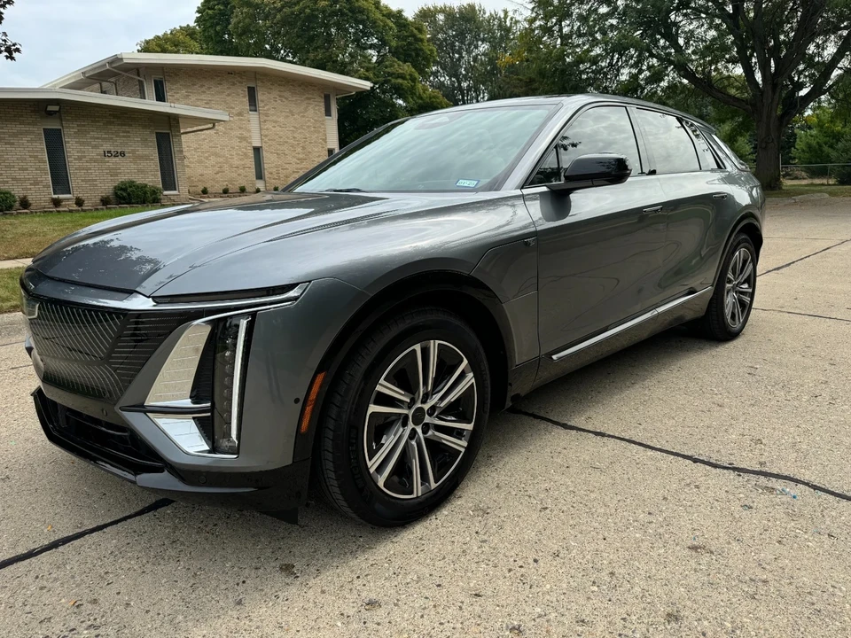 2023 Cadillac Lyriq - Image 8 of 21