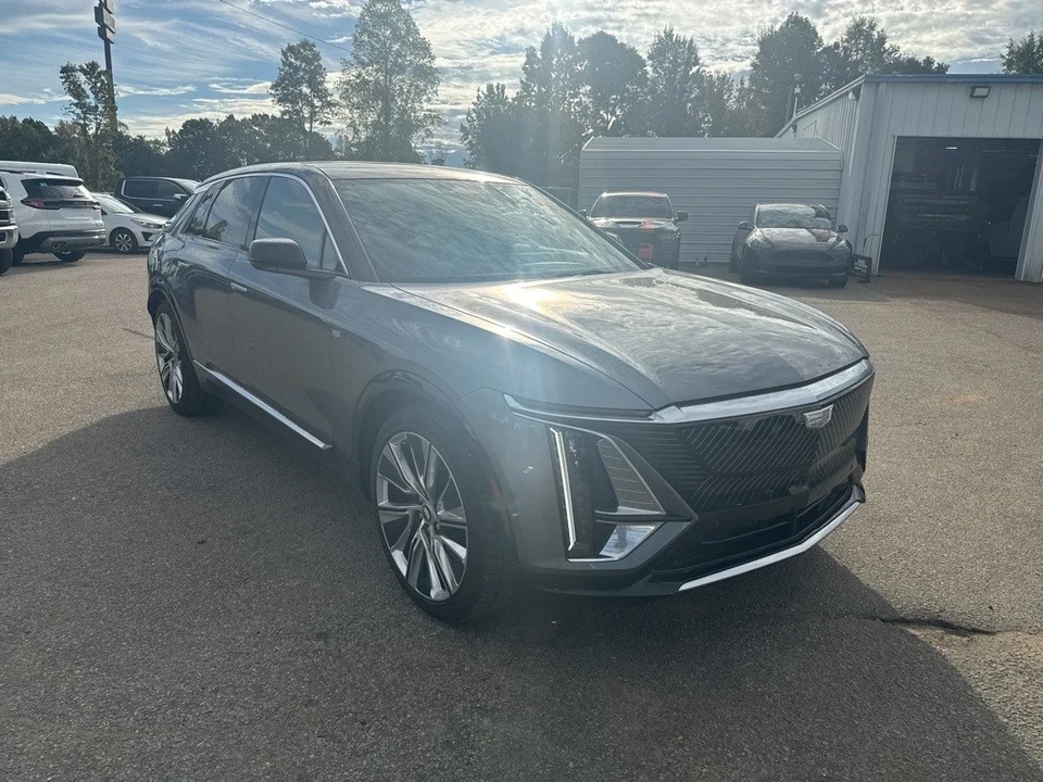 2023 Cadillac Lyriq - Image 4 of 12