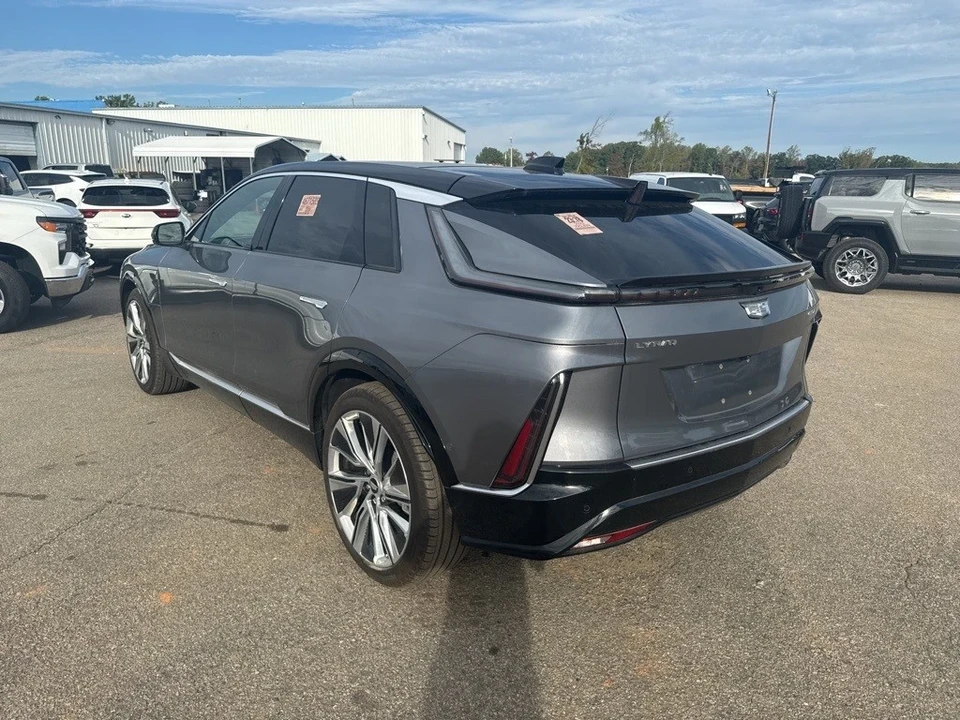 2023 Cadillac Lyriq - Image 2 of 12